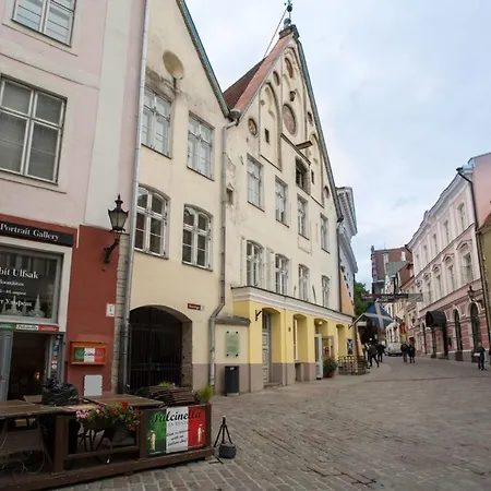 Amazing In Heart Of Old Town Apartment
